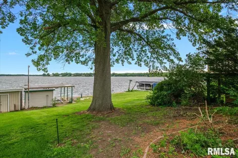 Exterior - 1013 E Lake Shore Dr, Springfield, IL 62712 photo 10 of 15