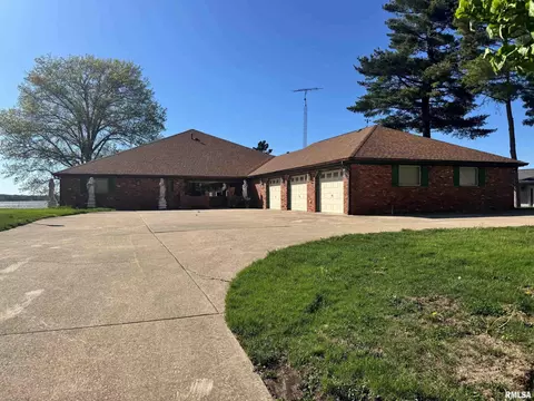 1013 E Lake Shore Dr, Springfield, IL 62712
