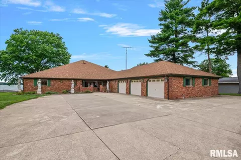 1013 E Lake Shore Dr, Springfield, IL 62712