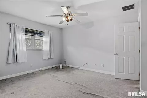 Bedroom - 1013 E Lake Shore Dr, Springfield, IL 62712 photo 8 of 12