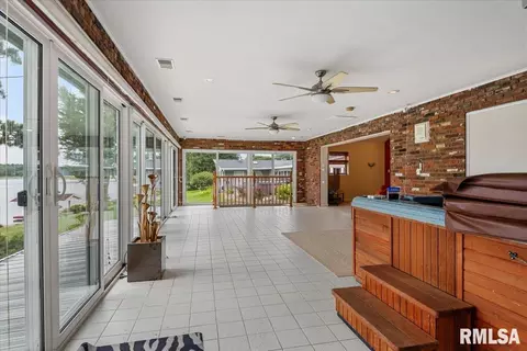 Exterior - 1013 E Lake Shore Dr, Springfield, IL 62712 photo 9 of 15