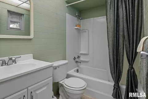 Bath - 1013 E Lake Shore Dr, Springfield, IL 62712 photo 8 of 8