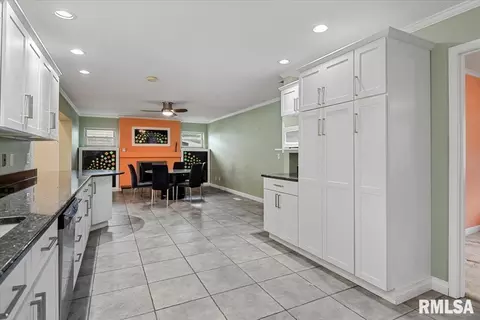 Kitchen - 1013 E Lake Shore Dr, Springfield, IL 62712 photo 3 of 6