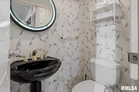 Bath - 1013 E Lake Shore Dr, Springfield, IL 62712 photo 1 of 8