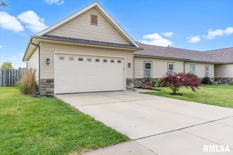 305 Caroline Dr, New Berlin, IL 62670