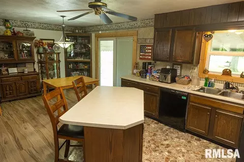 Kitchen - 9502 Anglen Rd, Farina, IL 62838 photo 1 of 1