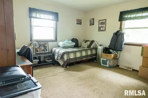 Bedroom - 9502 Anglen Rd, Farina, IL 62838 photo 2 of 3
