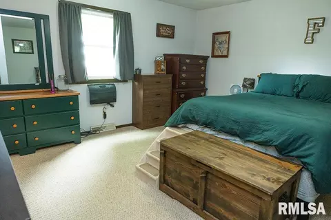 Bedroom - 9502 Anglen Rd, Farina, IL 62838 photo 1 of 3