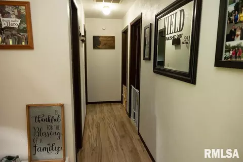 Entry Way - 9502 Anglen Rd, Farina, IL 62838 photo 2 of 2