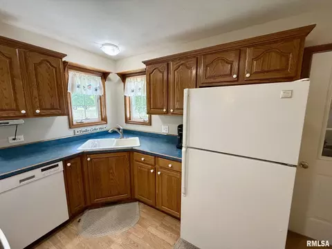 Kitchen - 604 N Main St, Athens, IL 62613 photo 4 of 5