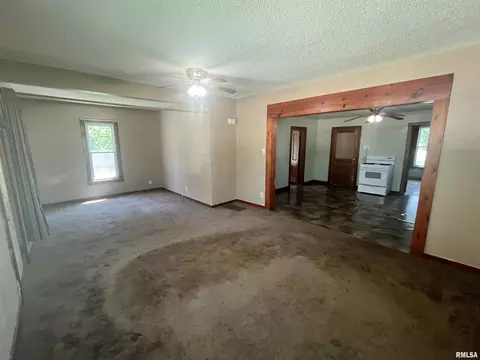 Living - 102 Sycamore St, Thayer, IL 62689 photo 3 of 3