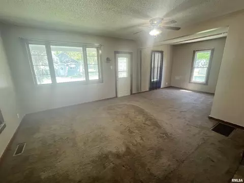 Living - 102 Sycamore St, Thayer, IL 62689 photo 1 of 3