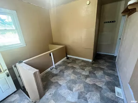 Entry Way - 102 Sycamore St, Thayer, IL 62689 photo 3 of 3
