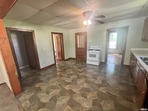 Entry Way - 102 Sycamore St, Thayer, IL 62689 photo 2 of 3
