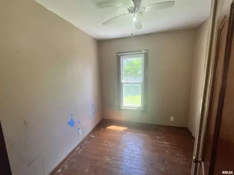 Bedroom - 102 Sycamore St, Thayer, IL 62689 photo 1 of 2