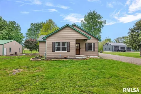9045 Owl Rd, Sherman, IL 62684