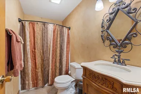 Bath - 4084 Hollyhock Dr, Springfield, IL 62711 photo 1 of 1