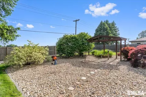 Exterior - 4084 Hollyhock Dr, Springfield, IL 62711 photo 4 of 6