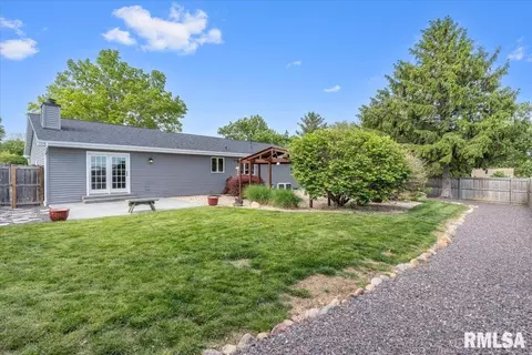 Exterior - 4084 Hollyhock Dr, Springfield, IL 62711 photo 5 of 6