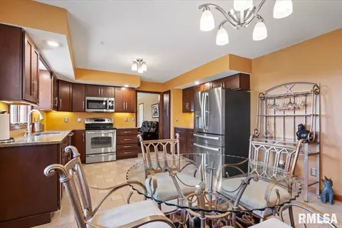 Kitchen - 4084 Hollyhock Dr, Springfield, IL 62711 photo 1 of 4