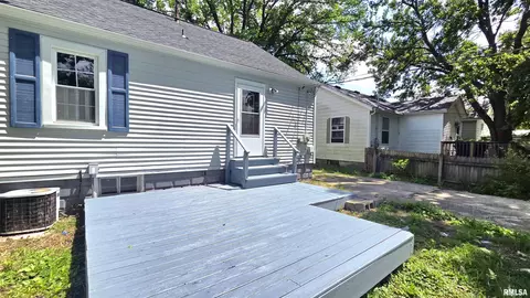 Exterior - 1907 N 10th St, Springfield, IL 62702 photo 4 of 4