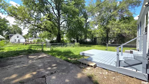 Exterior - 1907 N 10th St, Springfield, IL 62702 photo 3 of 4