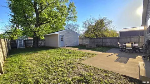 Exterior - 114 Ebony St, Thayer, IL 62689 photo 2 of 4