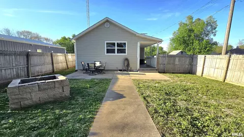 Exterior - 114 Ebony St, Thayer, IL 62689 photo 4 of 4