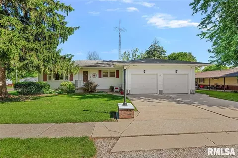 41 W South St, Divernon, IL 62530