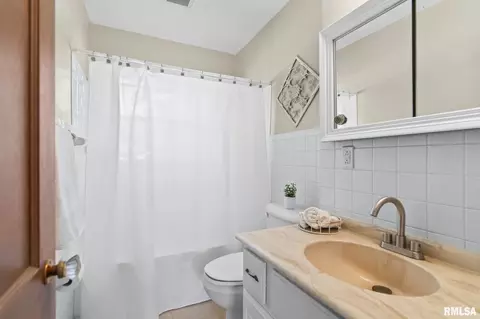 Bath - 1605 N 21st St, Springfield, IL 62702 photo 1 of 1