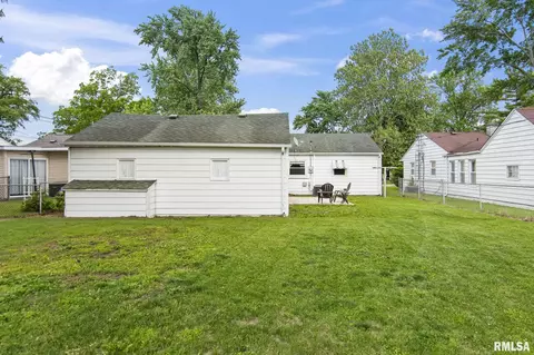 Exterior - 1605 N 21st St, Springfield, IL 62702 photo 6 of 7