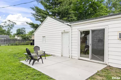 Exterior - 1605 N 21st St, Springfield, IL 62702 photo 5 of 7