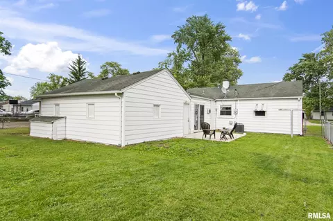 Exterior - 1605 N 21st St, Springfield, IL 62702 photo 3 of 7