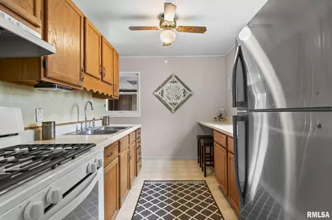 Kitchen - 1605 N 21st St, Springfield, IL 62702 photo 4 of 4