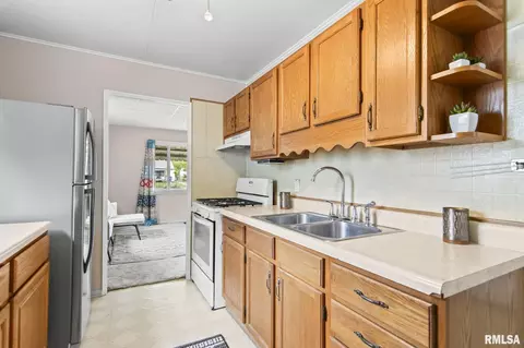 Kitchen - 1605 N 21st St, Springfield, IL 62702 photo 1 of 4