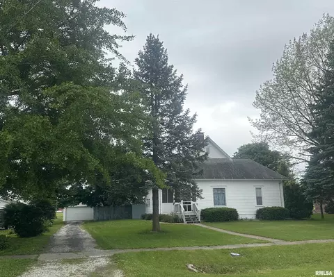 1102 Hayes St, Golden, IL 62339