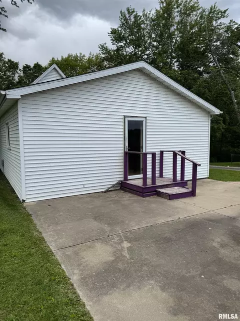 Exterior - 313 Central Ave, Saint David, IL 61563 photo 2 of 3