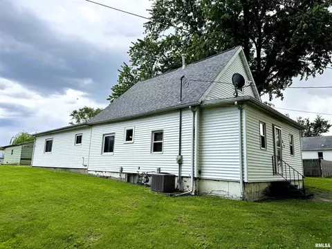313 Central Ave, Saint David, IL 61563