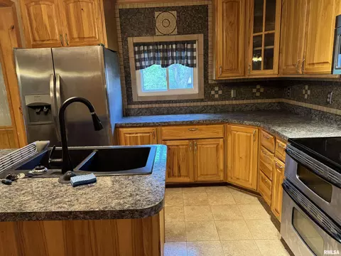 Kitchen - 313 Central Ave, Saint David, IL 61563 photo 3 of 4
