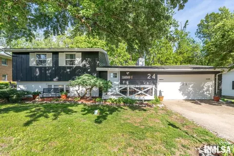 24 Sunnyside Dr, Springfield, IL 62702