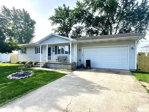 1107 W Hall Dr, Jacksonville, IL 62650