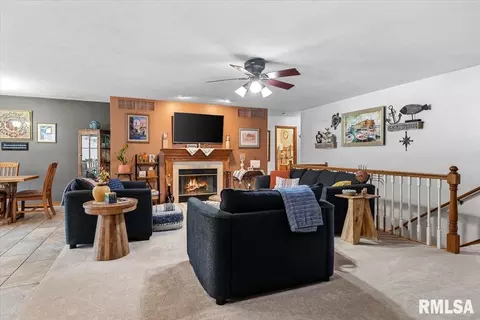 Living - 2429 Glencoe St, Springfield, IL 62704 photo 1 of 2