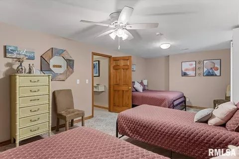 Bedroom - 2429 Glencoe St, Springfield, IL 62704 photo 8 of 10