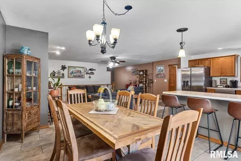 Dining - 2429 Glencoe St, Springfield, IL 62704 photo 2 of 2