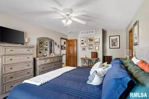 Bedroom - 2429 Glencoe St, Springfield, IL 62704 photo 3 of 10