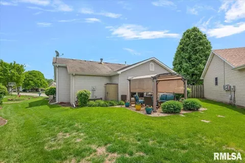 Exterior - 2429 Glencoe St, Springfield, IL 62704 photo 4 of 7