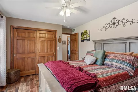 Bedroom - 2429 Glencoe St, Springfield, IL 62704 photo 6 of 10