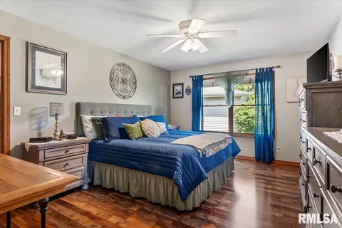 Bedroom - 2429 Glencoe St, Springfield, IL 62704 photo 1 of 10