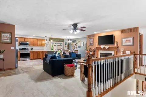 Entry Way - 2429 Glencoe St, Springfield, IL 62704 photo 1 of 1