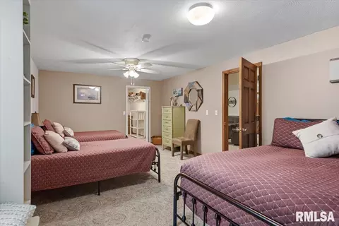Bedroom - 2429 Glencoe St, Springfield, IL 62704 photo 9 of 10